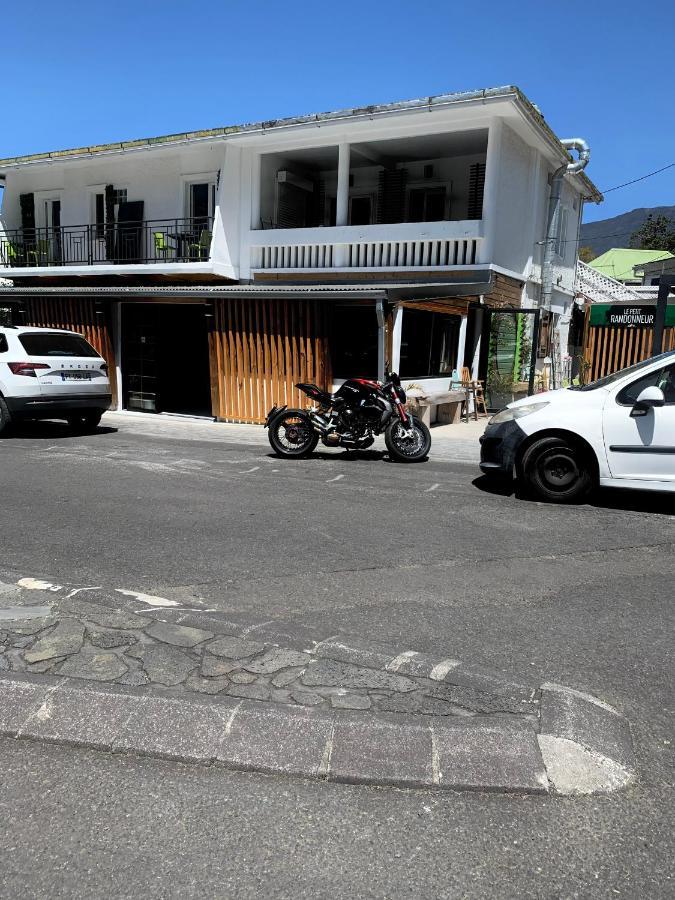 Hôtel le petit randonneur Cilaos Exterior foto